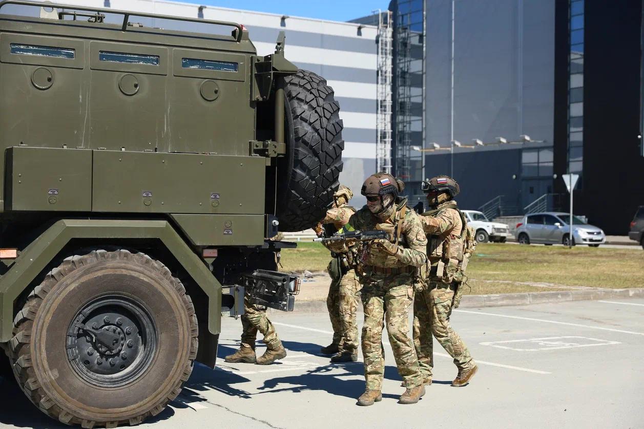 Фото Росгвардия на выставке в «Новосибирск Экспоцентр»: от зрелищных задержаний до профориентации молодежи 5