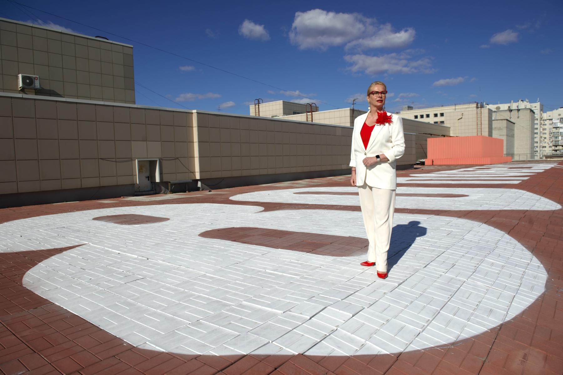 Фото На крыше концертного зала в Новосибирске появилась гигантская надпись «80 ПОБЕДА!» 2 - Сиб.ФМ Фото На крыше концертного зала в Новосибирске появилась гигантская надпись «80 ПОБЕДА!» 2