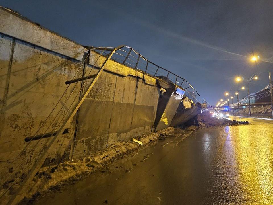 Фото В Новосибирске опубликованы кадры обрушения подпорной стены на Ипподромской магистрали 4