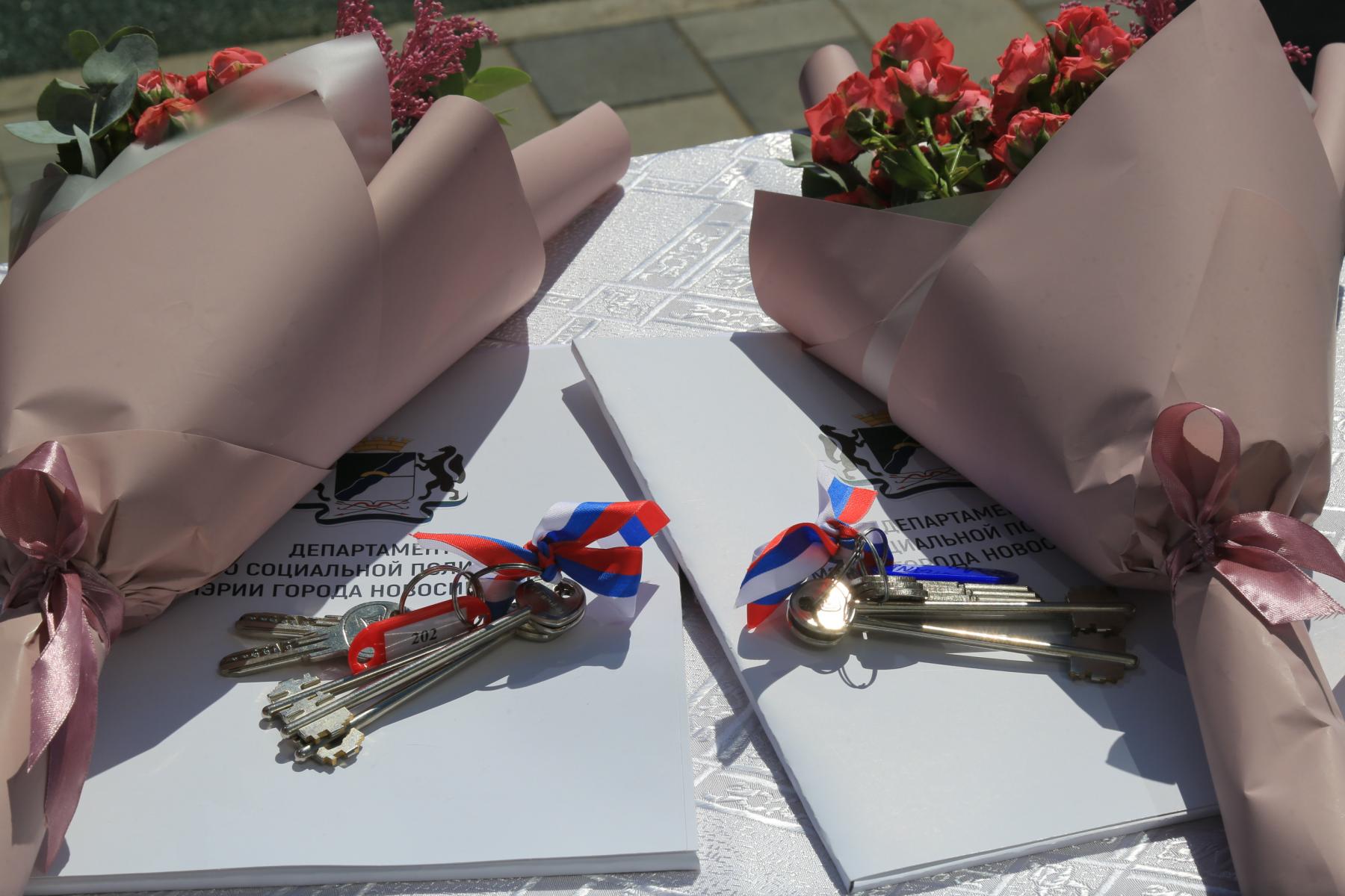 Фото Мэр Новосибирска: 200 сирот получат жилищные сертификаты, 263 - жилье в этом году 4