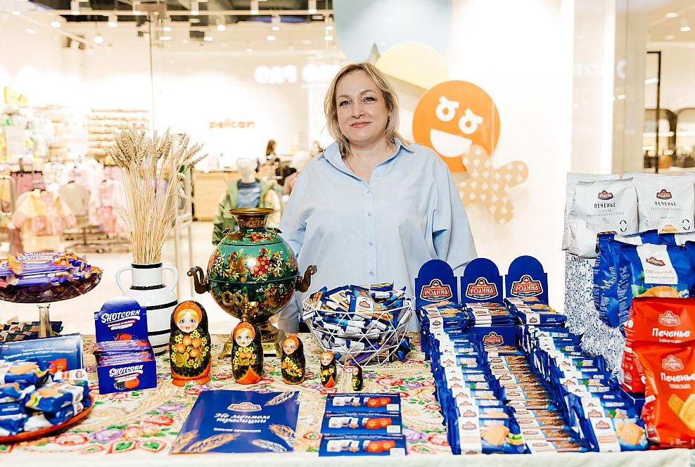 Фото Сибирь в тренде: партия «Новые люди» бесплатно угостила новосибирцев продуктами от местных фермеров 2 - Сиб.ФМ Фото Сибирь в тренде: партия «Новые люди» бесплатно угостила новосибирцев продуктами от местных фермеров 2