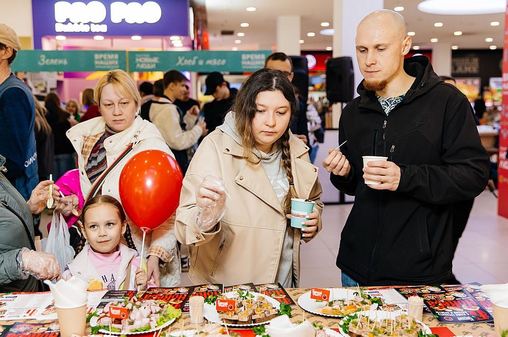 Фото Сибирь в тренде: партия «Новые люди» бесплатно угостила новосибирцев продуктами от местных фермеров 4 - Сиб.ФМ Фото Сибирь в тренде: партия «Новые люди» бесплатно угостила новосибирцев продуктами от местных фермеров 4