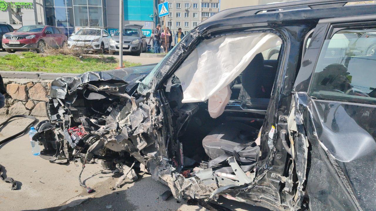 Фото Haval превратился в груду металла. Новосибирца госпитализировали после ДТП на Ипподромской 2 - Сиб.ФМ Фото Haval превратился в груду металла. Новосибирца госпитализировали после ДТП на Ипподромской 2