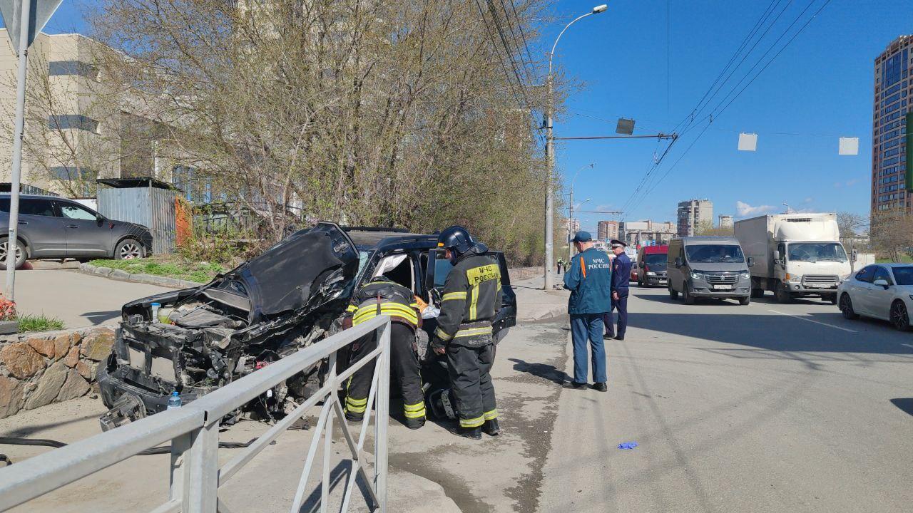 Фото Haval превратился в груду металла. Новосибирца госпитализировали после ДТП на Ипподромской 3 - Сиб.ФМ Фото Haval превратился в груду металла. Новосибирца госпитализировали после ДТП на Ипподромской 3