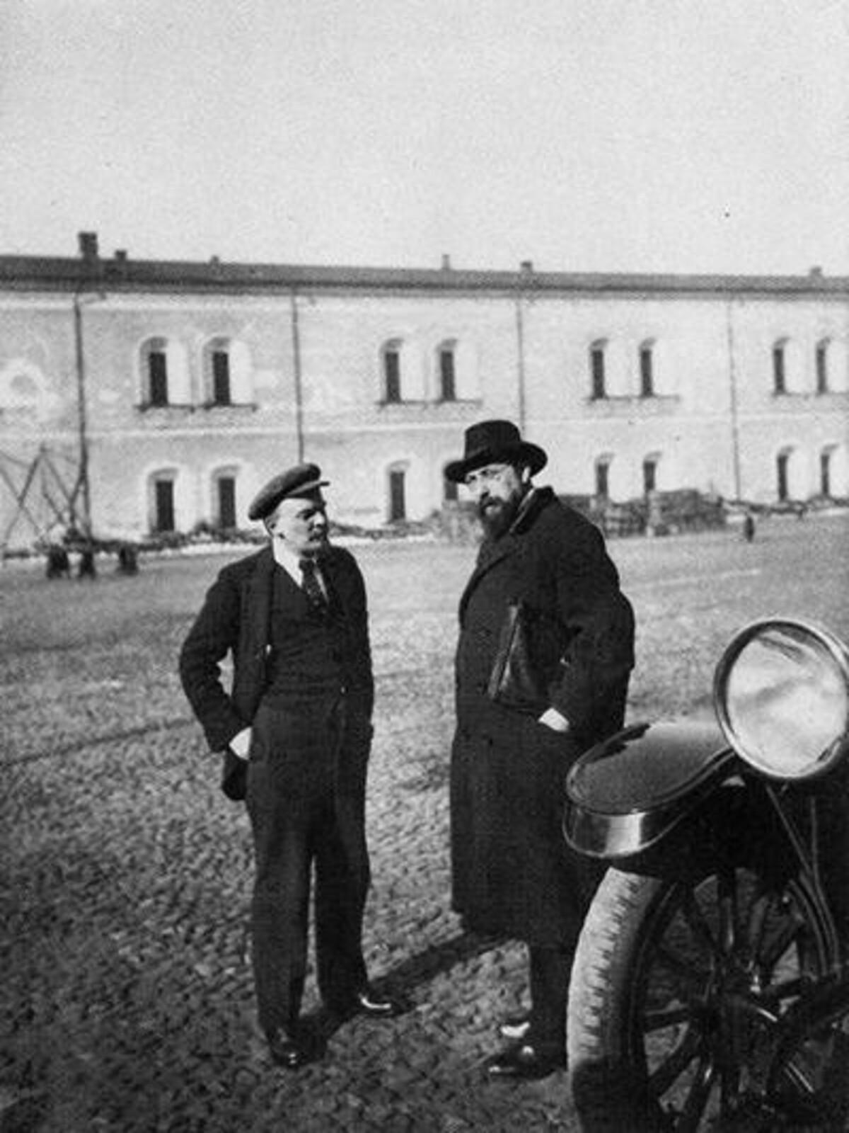 Фото Был проездом 696 минут. В Новосибирске опубликованы секретные факты поездки Ленина в столицу Сибири 2 - Сиб.ФМ Фото Был проездом 696 минут. В Новосибирске опубликованы секретные факты поездки Ленина в столицу Сибири 2