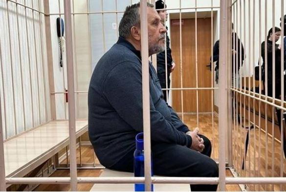 Фото Премии сыну, ранние обыски и приговор. За что экс-директора новосибирского «Красного факела» Александра Кулябина приговорили к 5 годам условно 4