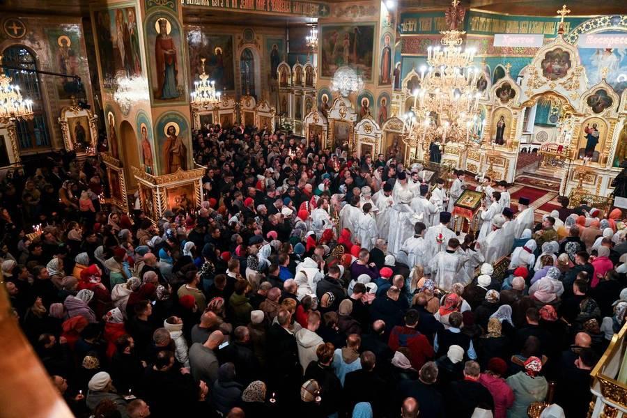 Фото Новосибирск встретил Пасху: 22 кадра с праздничного богослужения в Вознесенском соборе 12 - Сиб.ФМ Фото Новосибирск встретил Пасху: 22 кадра с праздничного богослужения в Вознесенском соборе 12