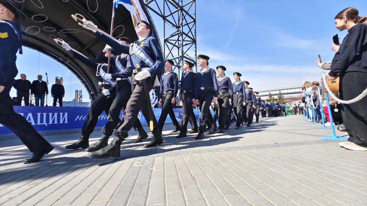 Фото По Оби пошли суда: в Новосибирске торжественно открыли навигацию – 32 ярких кадра 14
