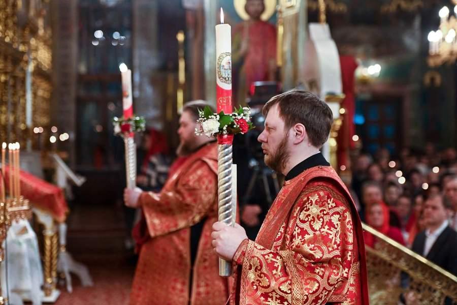 Фото Новосибирск встретил Пасху: 22 кадра с праздничного богослужения в Вознесенском соборе 16 - Сиб.ФМ Фото Новосибирск встретил Пасху: 22 кадра с праздничного богослужения в Вознесенском соборе 16