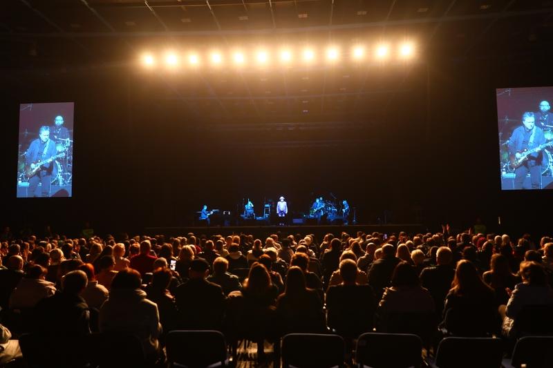 Фото Итальянский исполнитель хита «Феличита» Аль Бана дал первый концерт в Новосибирске - 30 ярких кадров 15