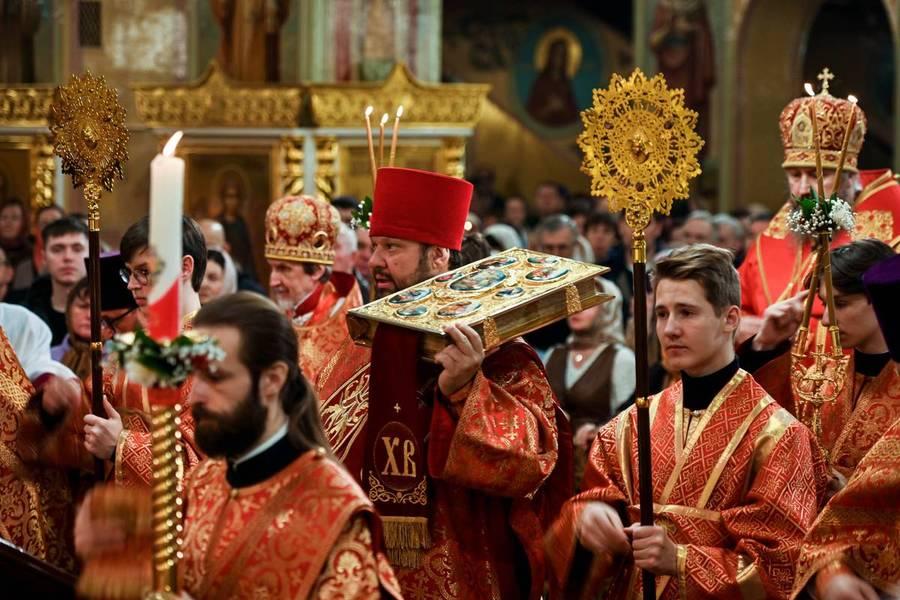 Фото Новосибирск встретил Пасху: 22 кадра с праздничного богослужения в Вознесенском соборе 18 - Сиб.ФМ Фото Новосибирск встретил Пасху: 22 кадра с праздничного богослужения в Вознесенском соборе 18