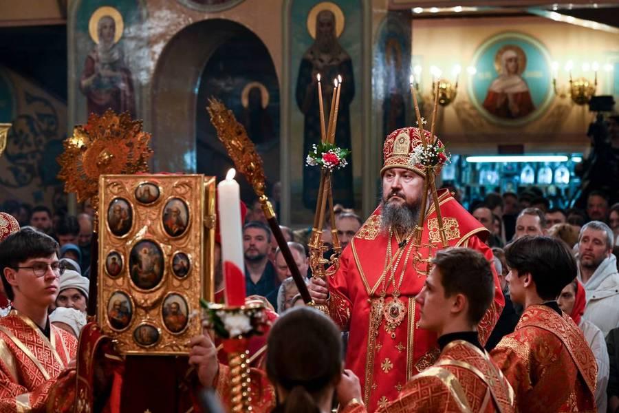 Фото Новосибирск встретил Пасху: 22 кадра с праздничного богослужения в Вознесенском соборе 20 - Сиб.ФМ Фото Новосибирск встретил Пасху: 22 кадра с праздничного богослужения в Вознесенском соборе 20