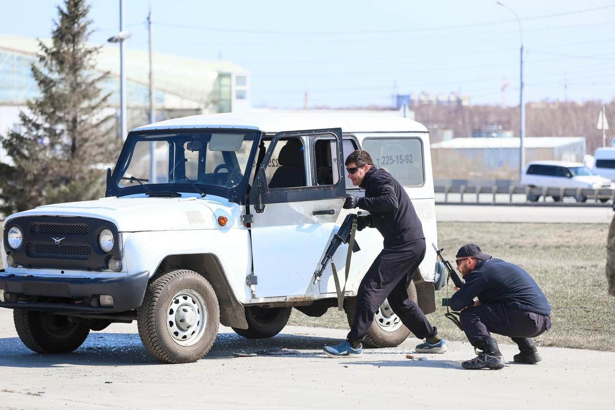 Фото Захват СОБР, квадроциклы, вездеходы и автоматы: опубликованы кадры первого дня выставки «Активный отдых» - 50 фото 31