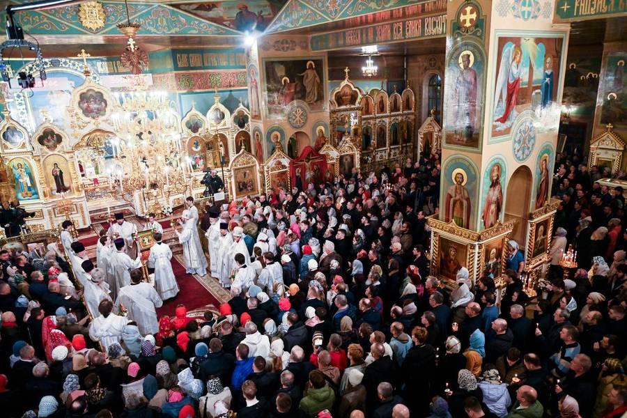 Фото Новосибирск встретил Пасху: 22 кадра с праздничного богослужения в Вознесенском соборе 3 - Сиб.ФМ Фото Новосибирск встретил Пасху: 22 кадра с праздничного богослужения в Вознесенском соборе 3
