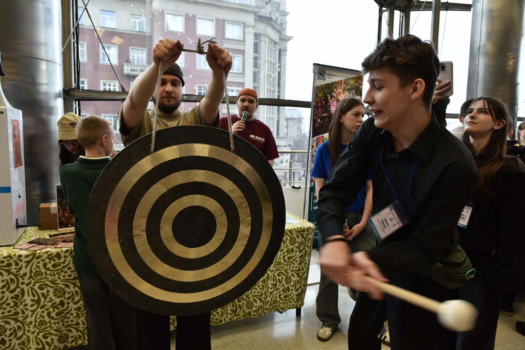 Фото Блогер «Окститесь», звёзды ТВ и свыше тысячи участников. В Новосибирске проходит грандиозный молодёжный форум «МЕДИАПРИТЯЖЕНИЕ: НОВОСИБИРЬ 2.0» 29