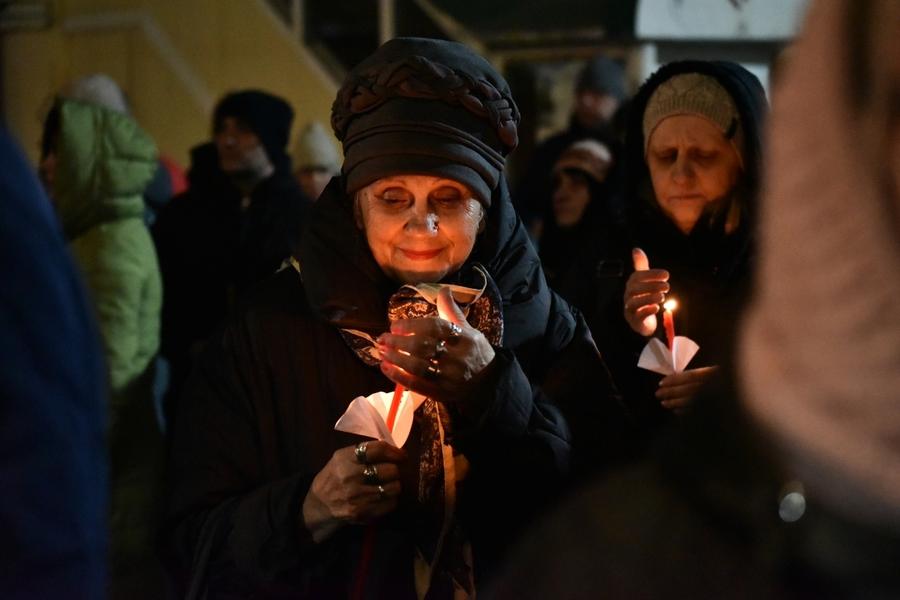 Фото Новосибирск встретил Пасху: 22 кадра с праздничного богослужения  в Вознесенском соборе 7