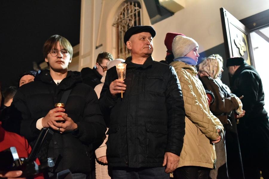 Фото Новосибирск встретил Пасху: 22 кадра с праздничного богослужения  в Вознесенском соборе 9