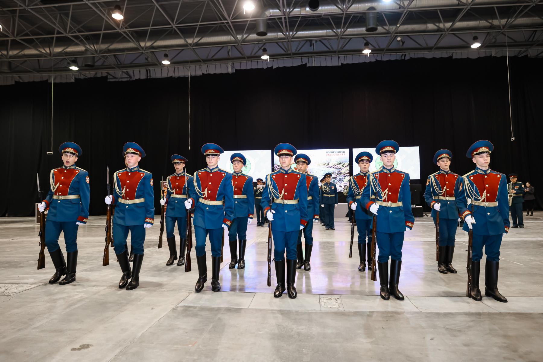 Фото Захват СОБР, квадроциклы, вездеходы и автоматы: опубликованы кадры первого дня выставки «Активный отдых» - 50 фото 10
