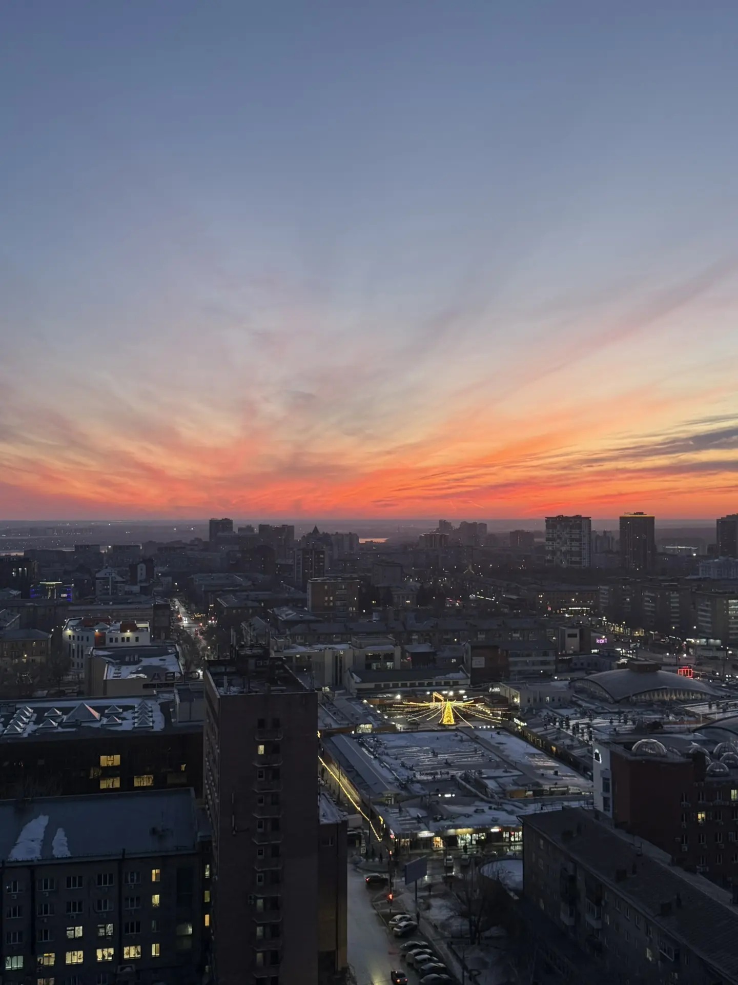 Фото В Новосибирске небо окрасилось в загадочный розовый цвет 5