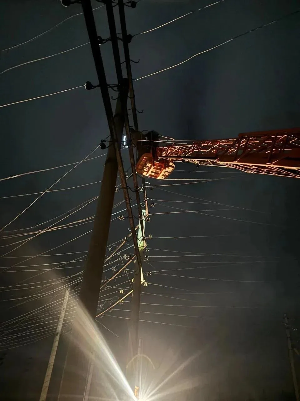 Фото Мощный ураган прошёлся в Новосибирской области: страшные кадры разрушений 2