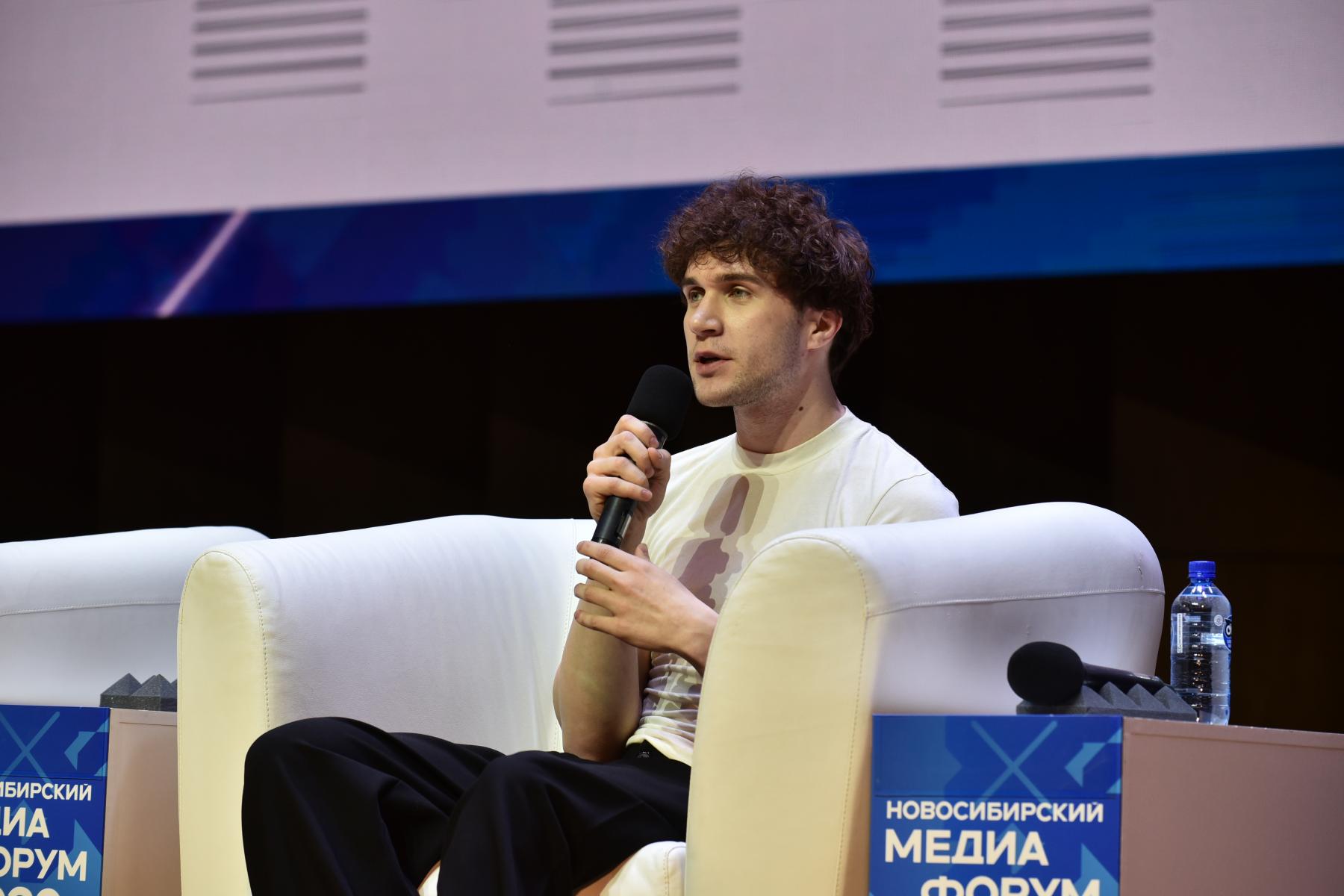 Фото Блогер «Окститесь», звёзды ТВ и свыше тысячи участников. В Новосибирске проходит грандиозный молодёжный форум «МЕДИАПРИТЯЖЕНИЕ: НОВОСИБИРЬ 2.0» 2