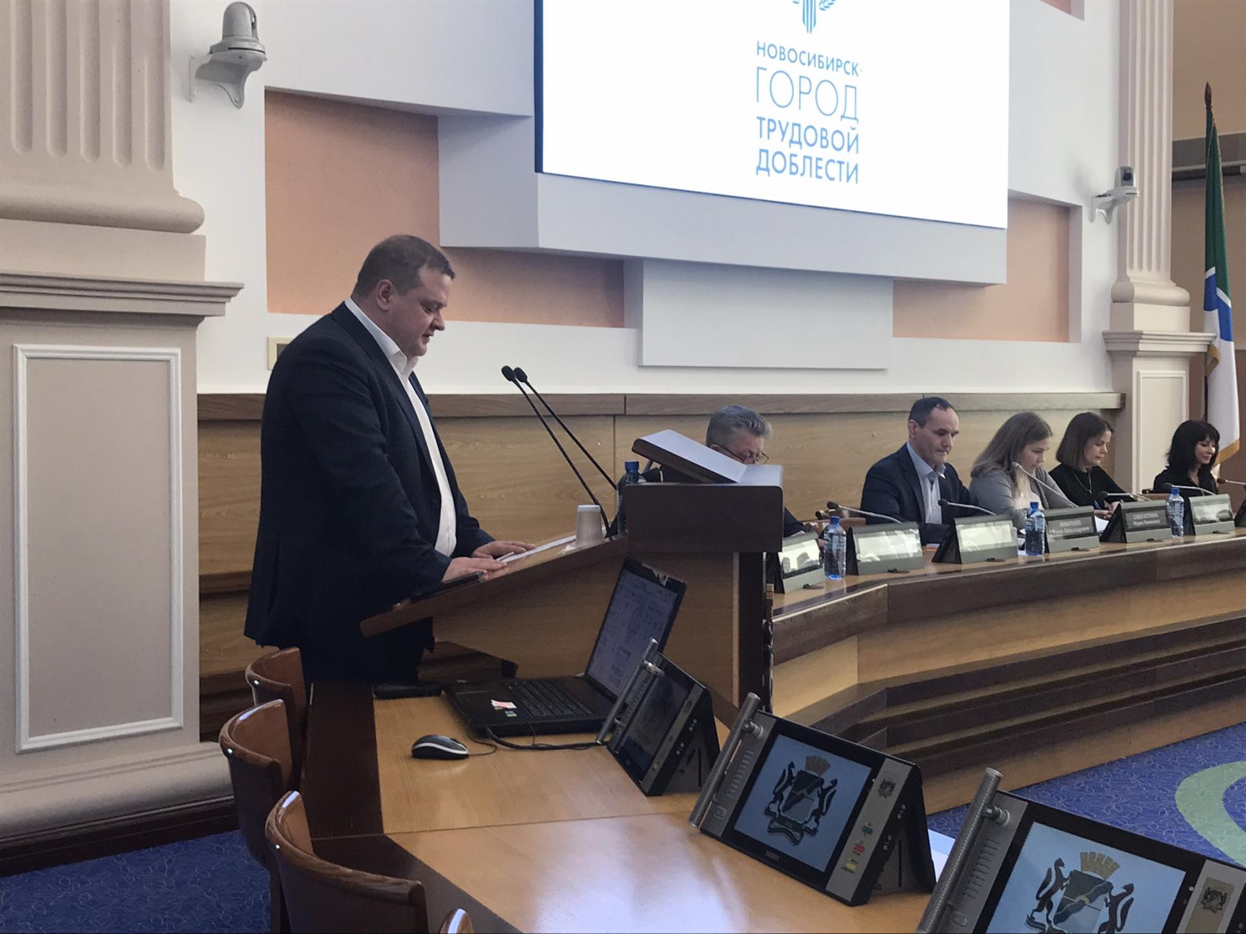 Фото В Новосибирске обсудили ремонт пешеходных мостов и утилизацию старых батареек 2