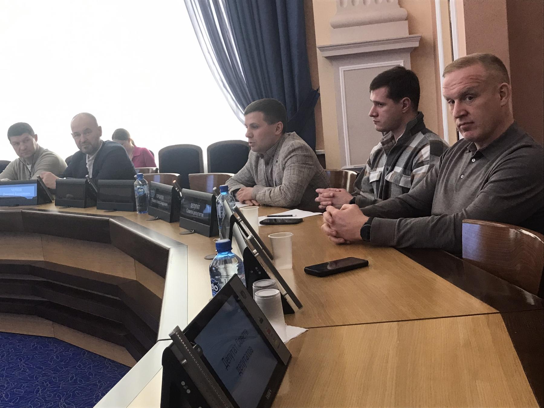 Фото В Новосибирске обсудили ремонт пешеходных мостов и утилизацию старых батареек 3