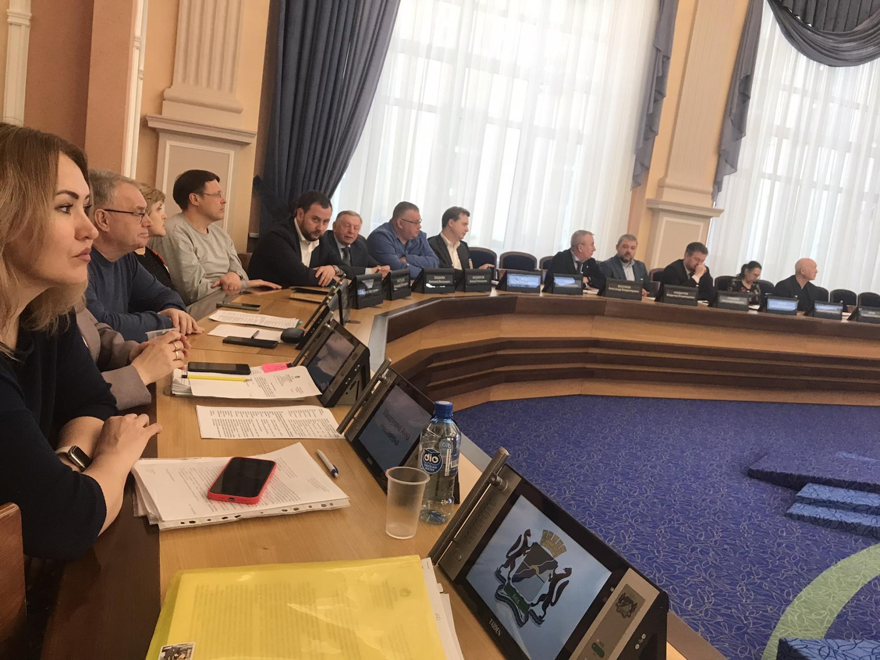 Фото В Новосибирске обсудили ремонт пешеходных мостов и утилизацию старых батареек 5