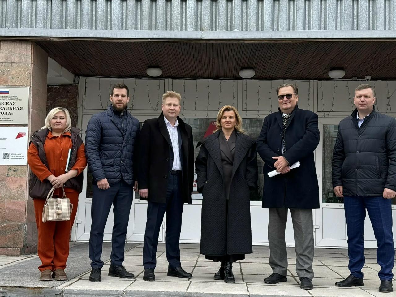 Фото В Искитиме «Партийный десант» проверил ход модернизации музыкальной школы 2