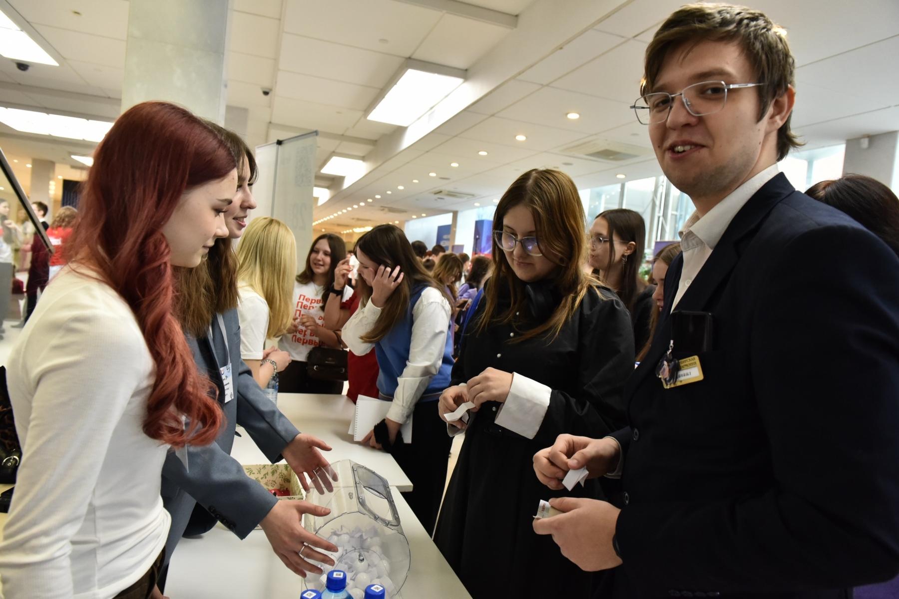 Фото Блогер «Окститесь», звёзды ТВ и свыше тысячи участников. В Новосибирске проходит грандиозный молодёжный форум «МЕДИАПРИТЯЖЕНИЕ: НОВОСИБИРЬ 2.0» 7