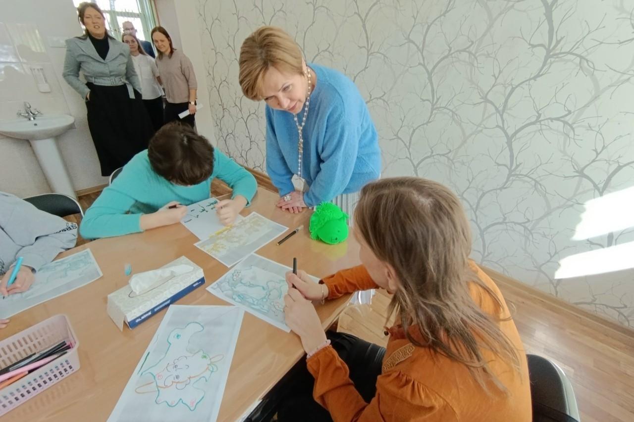 Фото В Кировском районе Новосибирска открылась реабилитационная площадка для взрослых с ментальными нарушениями 2