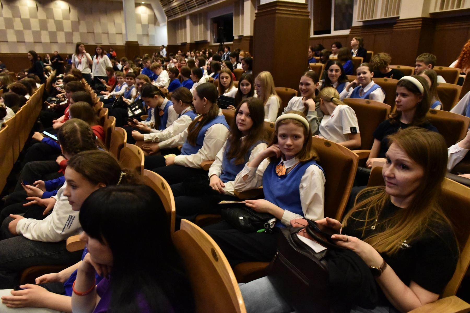 Фото Блогер «Окститесь», звёзды ТВ и свыше тысячи участников. В Новосибирске проходит грандиозный молодёжный форум «МЕДИАПРИТЯЖЕНИЕ: НОВОСИБИРЬ 2.0» 28