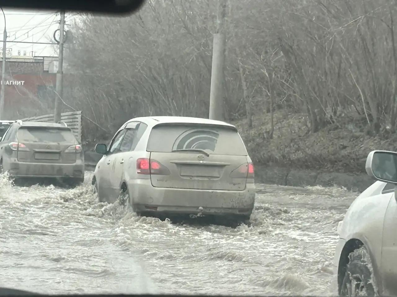 Фото Что происходит на Ипподромской магистрали после затопления – кадры с места ЧП 2 - Сиб.ФМ Фото Что происходит на Ипподромской магистрали после затопления – кадры с места ЧП 2