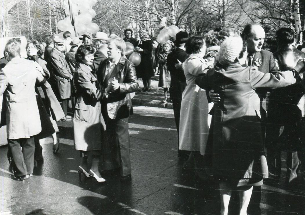 Фото Кричащие лозунги. Опубликованы кадры массовых митингов на 1 Мая в СССР 7
