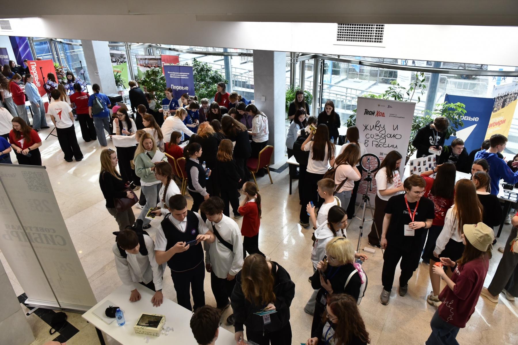 Фото Блогер «Окститесь», звёзды ТВ и свыше тысячи участников. В Новосибирске проходит грандиозный молодёжный форум «МЕДИАПРИТЯЖЕНИЕ: НОВОСИБИРЬ 2.0» 19