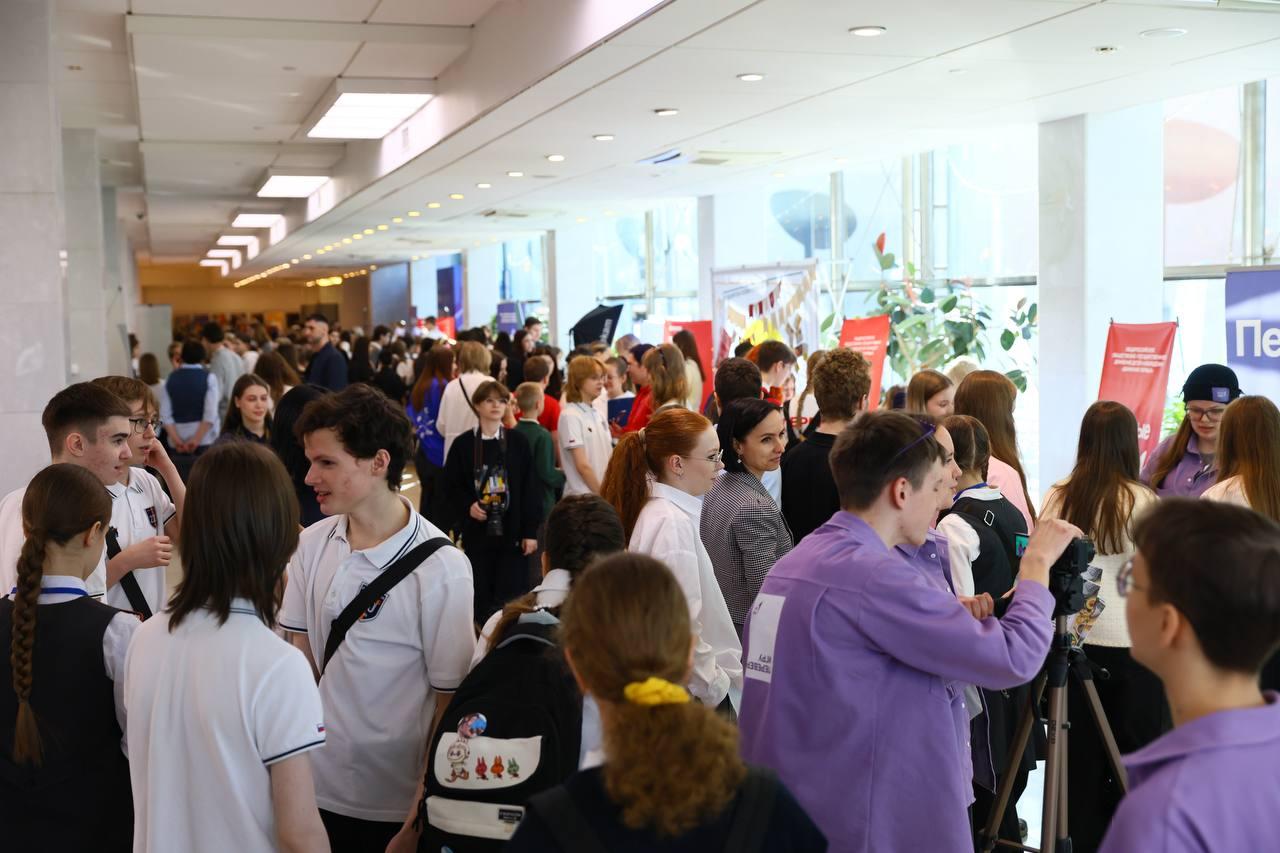 Фото Блогер «Окститесь», звёзды ТВ и свыше тысячи участников. В Новосибирске проходит грандиозный молодёжный форум «МЕДИАПРИТЯЖЕНИЕ: НОВОСИБИРЬ 2.0» 3