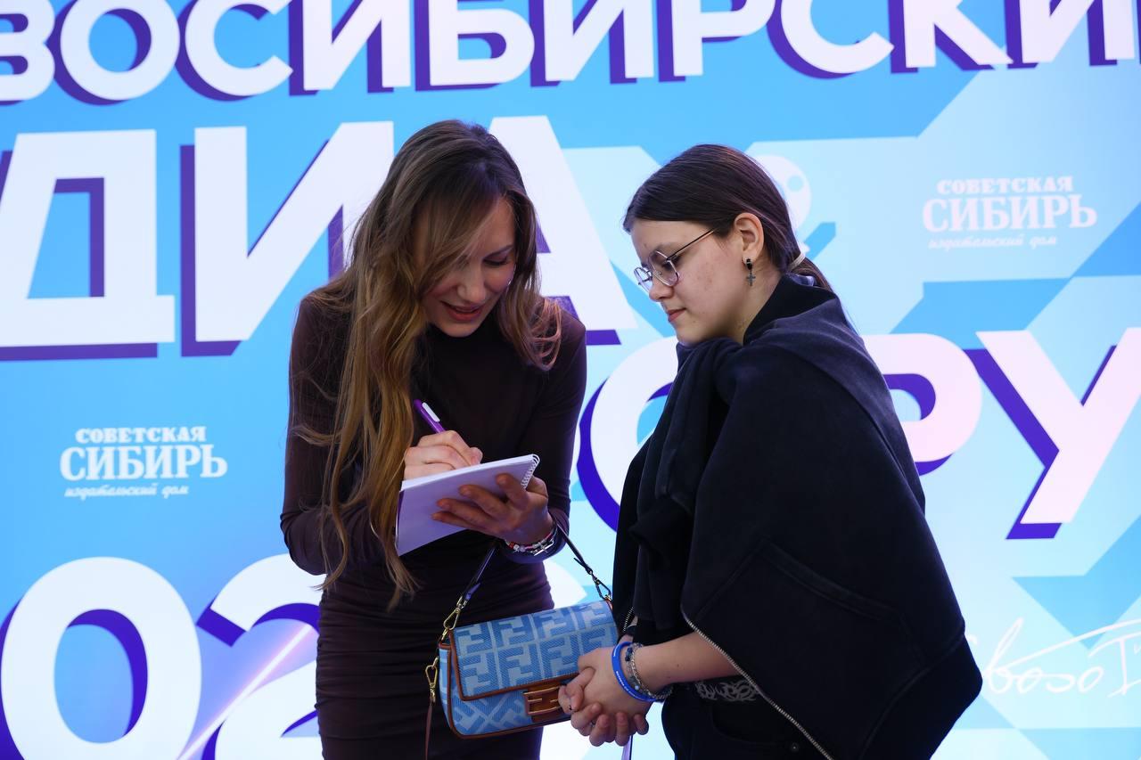 Фото Блогер «Окститесь», звёзды ТВ и свыше тысячи участников. В Новосибирске проходит грандиозный молодёжный форум «МЕДИАПРИТЯЖЕНИЕ: НОВОСИБИРЬ 2.0» 4