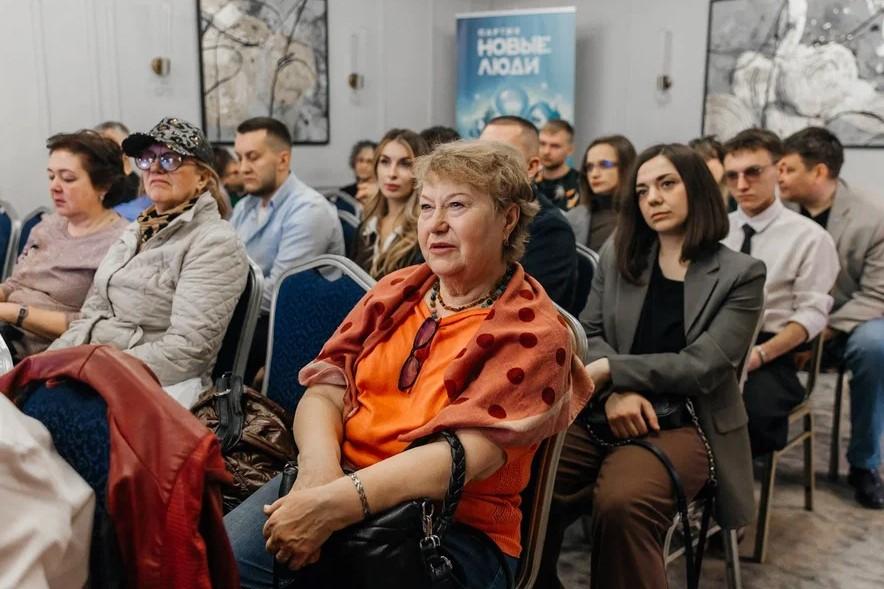 Фото «Разбираемся в квитанциях, отстаиваем права»: партия «Новые люди» собрала в Новосибирске ЖКХ-форум 2