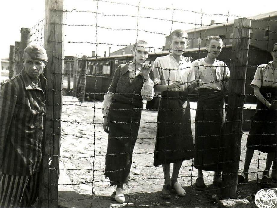 Фото В Новосибирске опубликовано 10 жутких кадров узников концлагерей 9 - Сиб.ФМ Фото В Новосибирске опубликовано 10 жутких кадров узников концлагерей 9