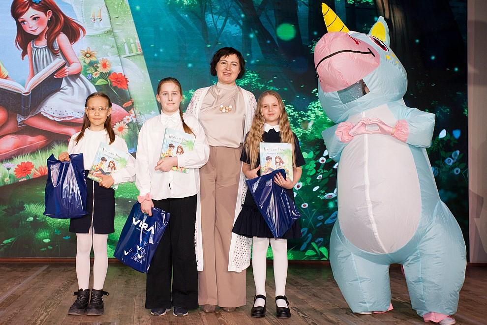 Фото Когда дети поддерживают детей: в Новосибирске представили второй том «Книги для Тёмы» 2