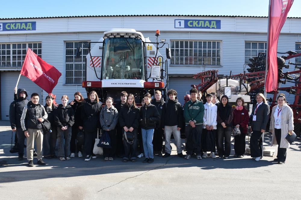 Фото Первый шаг к профессии: школьники Омска посетили предприятия 4