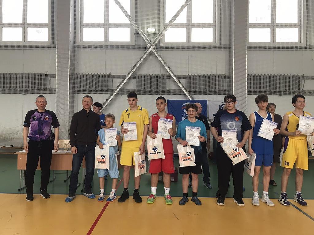 Фото В Новосибирске завершился турнир школьной баскетбольной лиги «Кировка» среди юношей 3