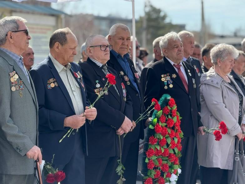 Фото В Искитиме состоялось памятное мероприятие, приуроченное ко Дню памяти участников ликвидации последствий радиационных аварий и катастроф 3