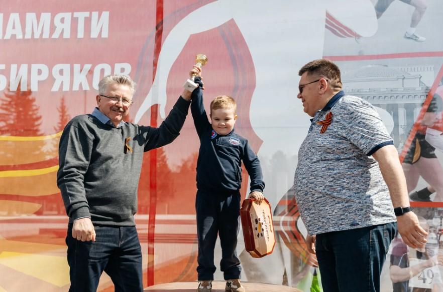 Фото В Новосибирске прошла 77-я легкоатлетическая эстафета памяти воинов-сибиряков 3