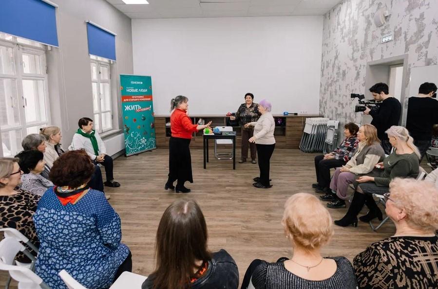 Фото От театрального мастерства до единоборств: партия «Новые люди» запустила в Новосибирске сеть клубов для людей старшего поколения 3