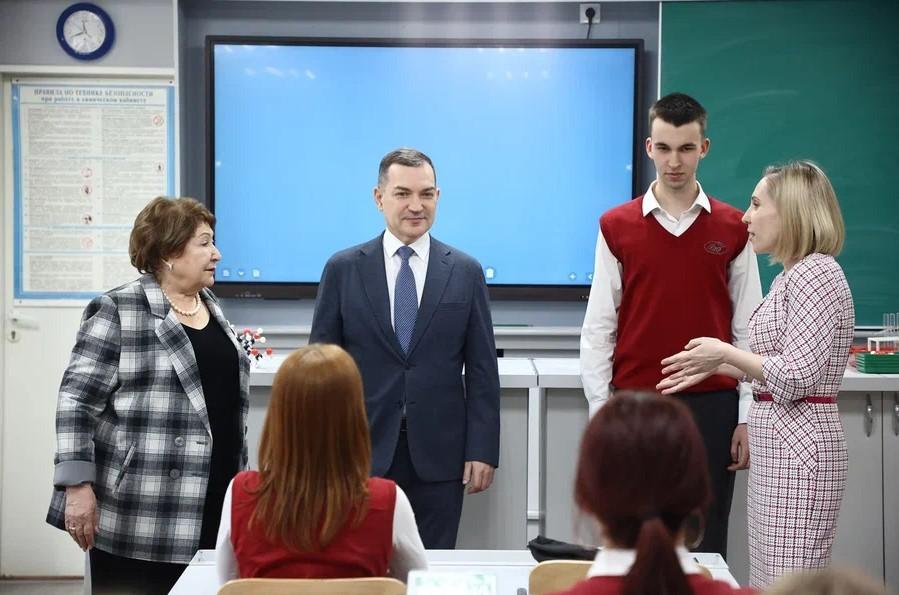 Фото В Новосибирске школьная лаборатория готовит специалистов, которые обеспечат технологический суверенитет страны 2