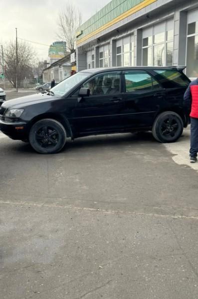 Фото В Новосибирске посетитель разбил витрину пивного бара и попытался напасть на продавца 5 - Сиб.ФМ Фото В Новосибирске посетитель разбил витрину пивного бара и попытался напасть на продавца 5