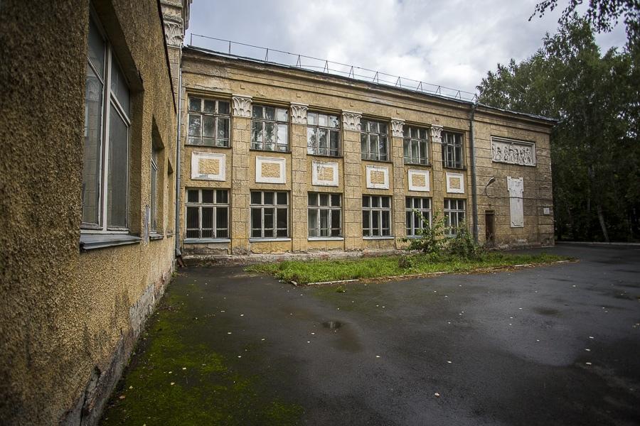 Где 54 школа. Школа 54 Новосибирск. 54 Школа Новосибирск стройка. Школа 54 фото. Сельская школа постройки 1964 года двухэтажная проект.