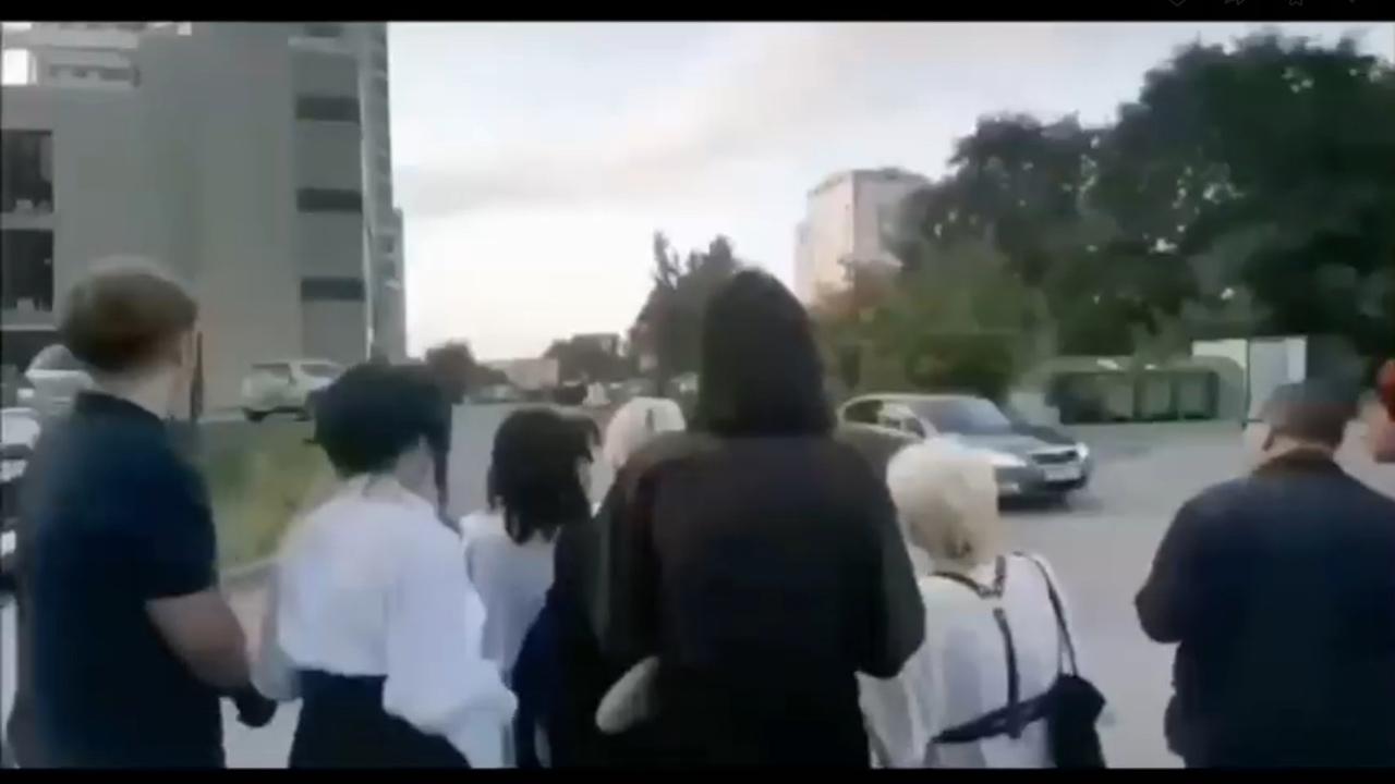 Террористы выложили видеозапись о нападении. Нападение на анимешников Новосибирск. Избиение анимешников в Новосибирске. Группа подростков напала в Новосибирске.