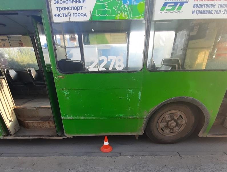 Фото СК начал проверку после наезда троллейбуса на 5-летнего ребёнка в Новосибирске 2